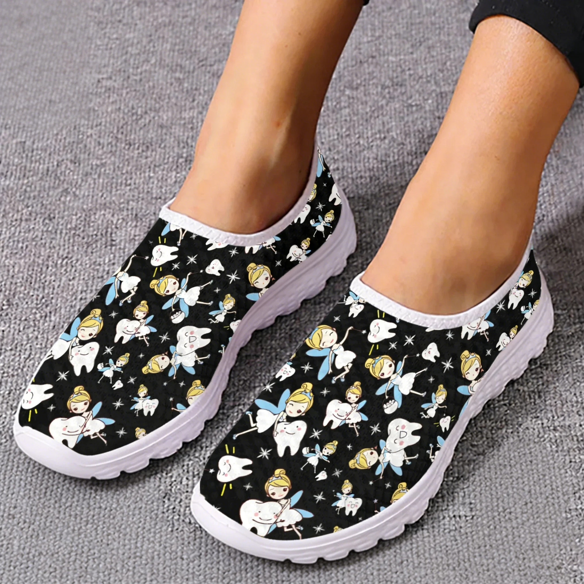 Women Shoes Tennis - Милые кроссовки с мультяшным эльфом-медсестрой/сетчатым верхом,