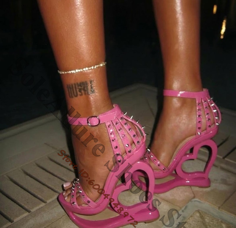 Leopard Print Heels - Ярко-розовые сандалии на танкетке с шипами