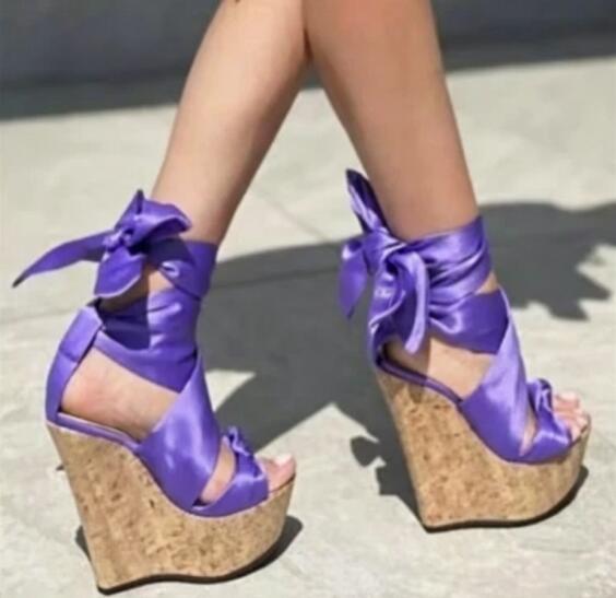 Cork Wedge Sandal - Нежно-розово-белые шелковые сандалии на танкетке с