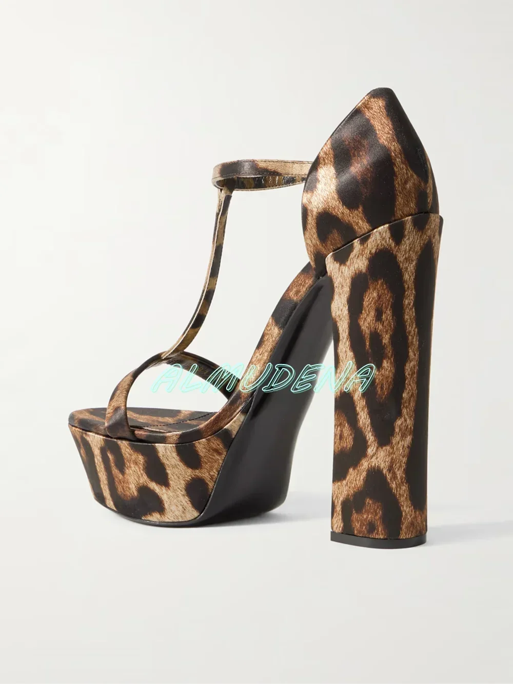 Глянцевые атласные сандалии с  – обзор и цена Leopard Print Heels